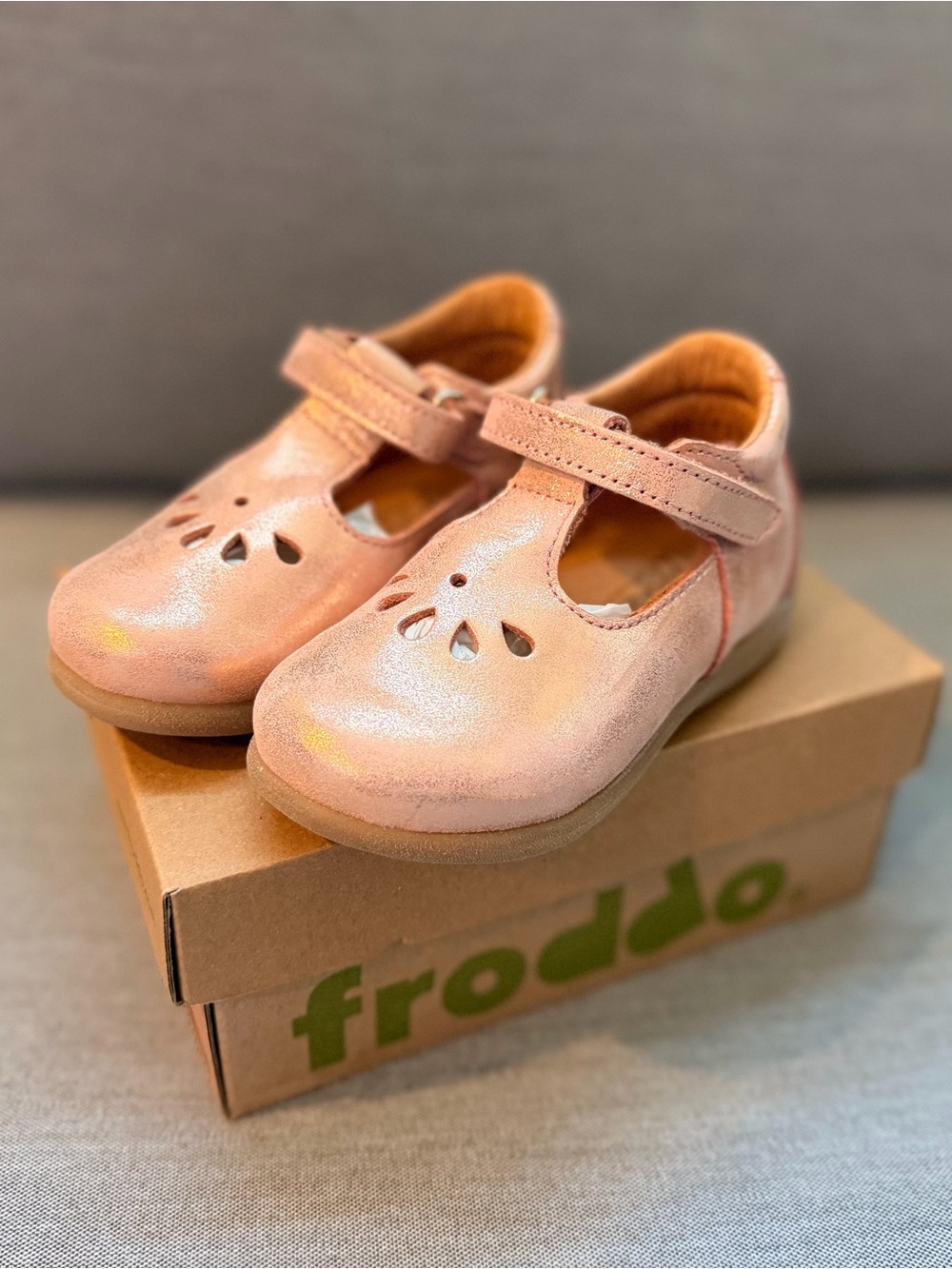 Froddo Metallic Pink Shimmer Leather T-Strap Mary Jane Shoes